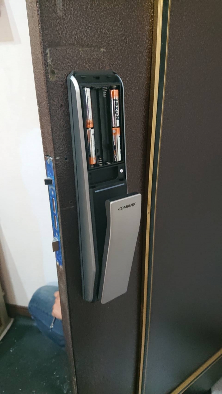 COMMAX康邁世電子鎖 COMMAX 811P 開箱及使用心得