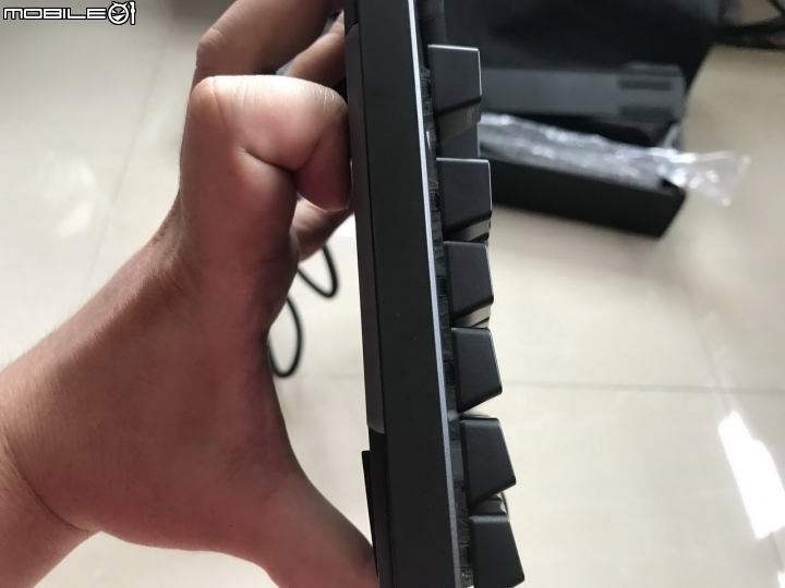 簡單分享 ROG Strix Flare機械式鍵盤（茶軸）