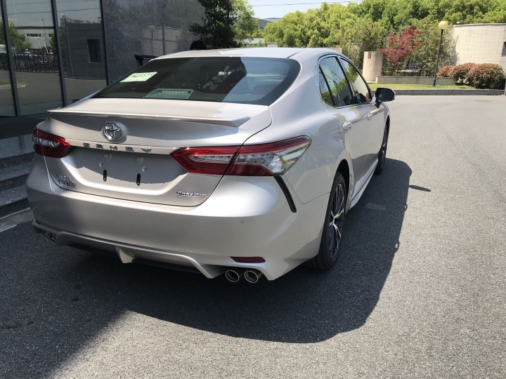 銀外紅內的大陸 CAMRY