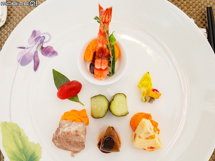 [採訪]海陸食材一次品嚐 頂鮮擔仔麵台北101店推出限定母親節套餐