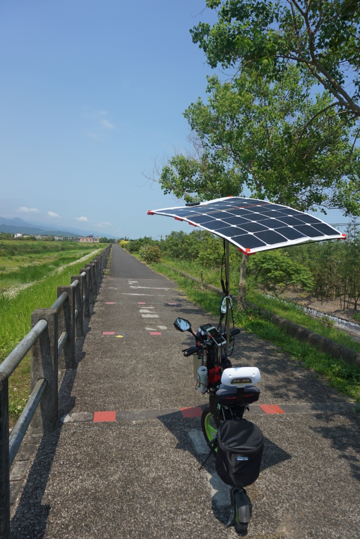 超輕光伏綠能充電系統電動小折試車記