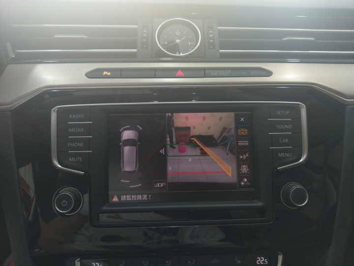 VW Passat Variant Passat 330 安裝翻蓋型倒車顯影＆隱藏功能開啟＆安裝福斯安卓介面
