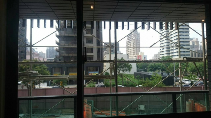 竹北某建案的柵欄問題