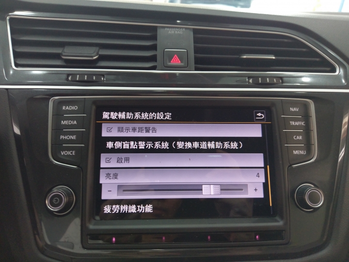 New tiguan 400TDI 升級原廠燈殼型盲點偵測系統＆駛出輔助＆原廠數字型直接胎壓