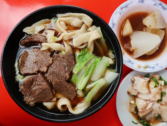加十元，牛肉湯麵升級為牛肉麵，你會怎麼選？