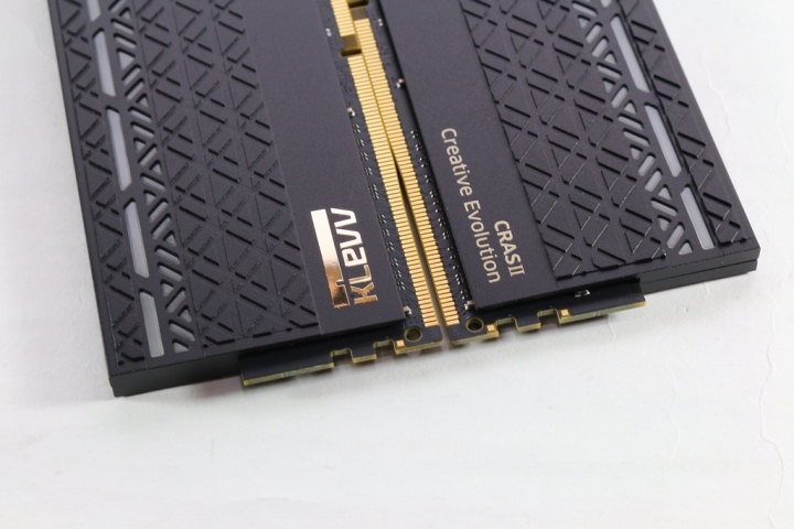 科賦KLEVV CRAS II RGB DDR4電競記憶體-酷炫RGB發光與超強悍效能兼得