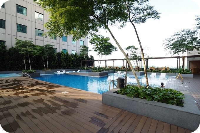 【馬來西亞自助行】想住超值的 Hilton 飯店嗎?? 馬來西亞新山 Double Tree 逸林酒店，往來新山與新加坡超方便。