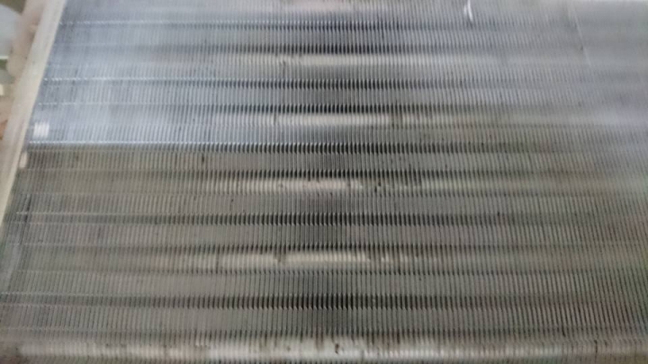 唉，窮到請不起師傅來洗冷氣只好自己來，真的髒