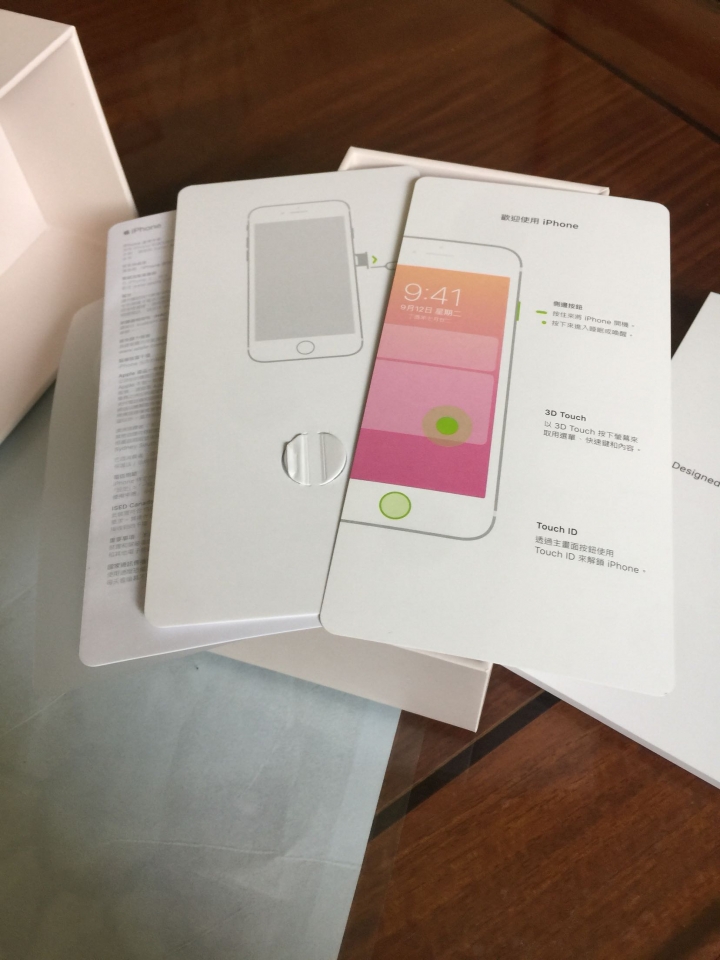 請問一下新買回來的iphone這樣正常嗎