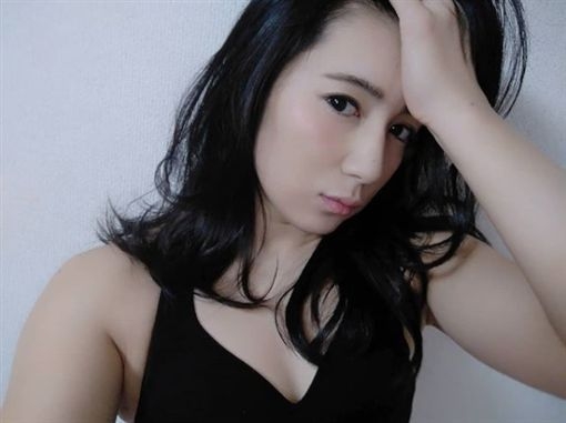 戰服開衩到腰！網封她「最完美春麗」