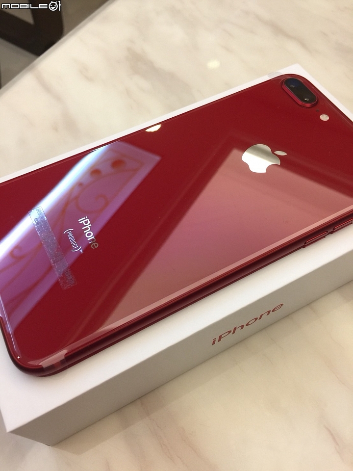 開箱！紅色iPhone 8+剛收到～