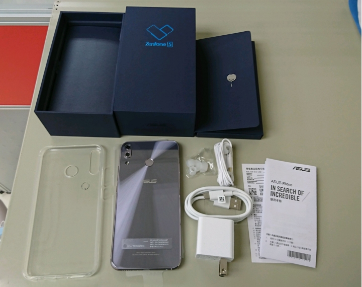 ASUS ZENFON 5 星辰銀首購簡易開箱