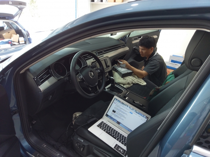VW Passat Variant Passat 330 安裝翻蓋型倒車顯影＆隱藏功能開啟＆安裝福斯安卓介面