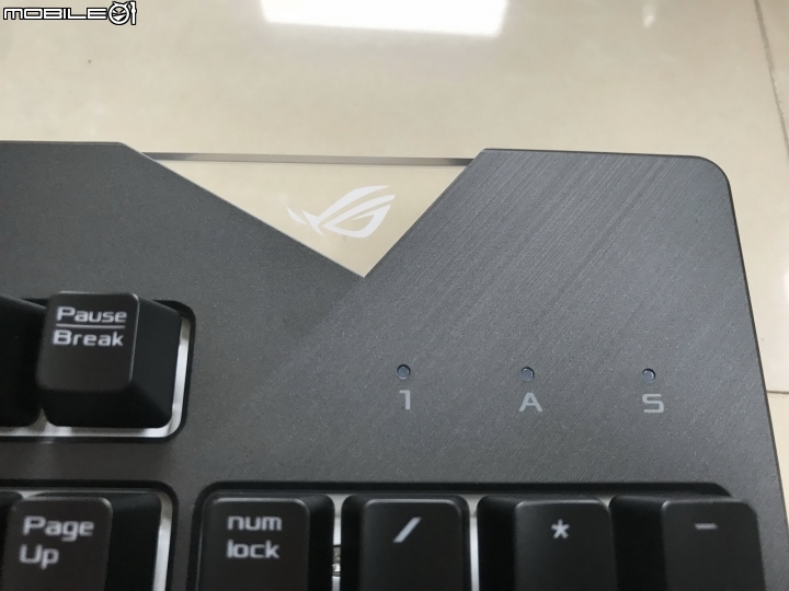 簡單分享 ROG Strix Flare機械式鍵盤（茶軸）