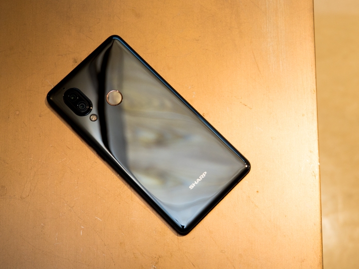 SHARP AQUOS S3試用 瀏海屏高屏佔比讓6吋很適中