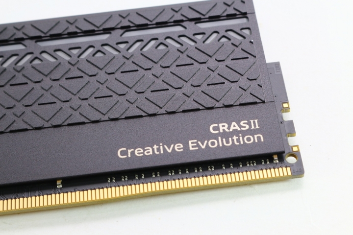 科賦KLEVV CRAS II RGB DDR4電競記憶體-酷炫RGB發光與超強悍效能兼得
