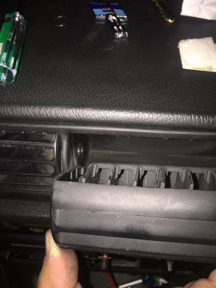 [DIYer] E30 冷氣出風口不舉修復