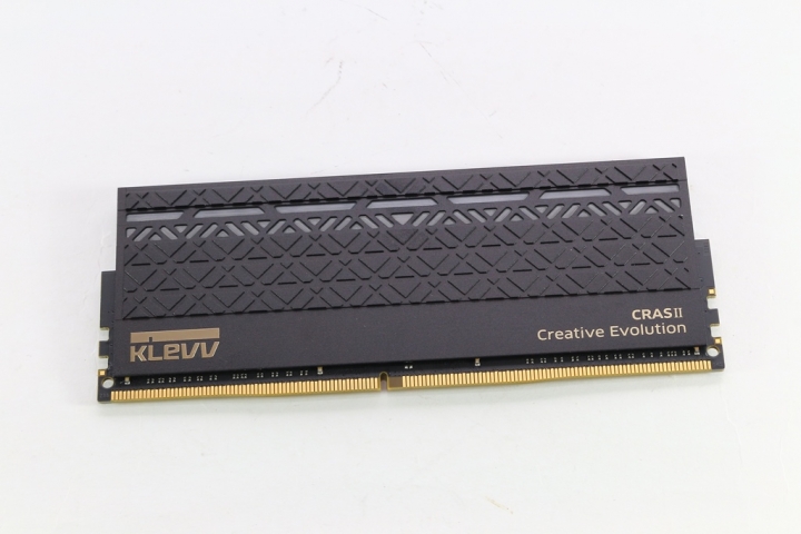 科賦KLEVV CRAS II RGB DDR4電競記憶體-酷炫RGB發光與超強悍效能兼得