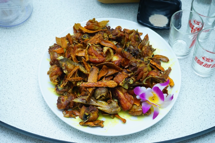 【台南安平必吃美食】環河邊土雞城｜純椰子水熬煮椰子雞｜焦糖感爆發甘蔗雞｜各式熱炒夠正點｜約會聚餐首選｜母親節預定活動開跑中