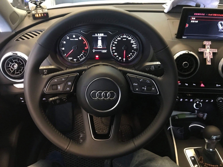解放雙腳之  2018 Audi A3 Sportback ACT 1.5  升級原廠 ACC 主動式定速巡航系統 帶  前距輔助