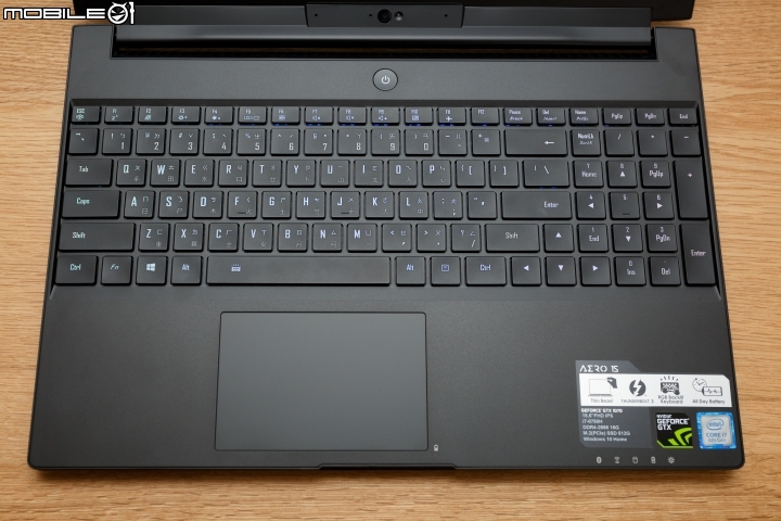 搭載 Intel 8 代六核心處理器 GIGABYTE AERO 15X 搶先實測
