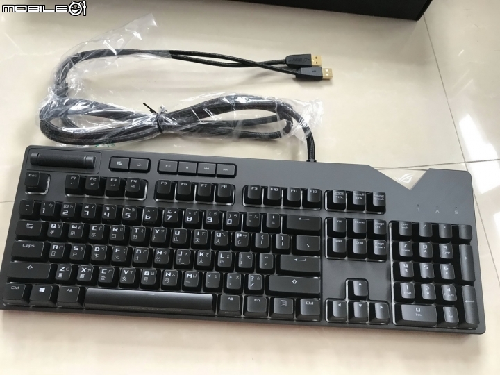 簡單分享 ROG Strix Flare機械式鍵盤（茶軸）