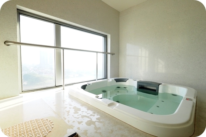 【馬來西亞自助行】想住超值的 Hilton 飯店嗎?? 馬來西亞新山 Double Tree 逸林酒店，往來新山與新加坡超方便。