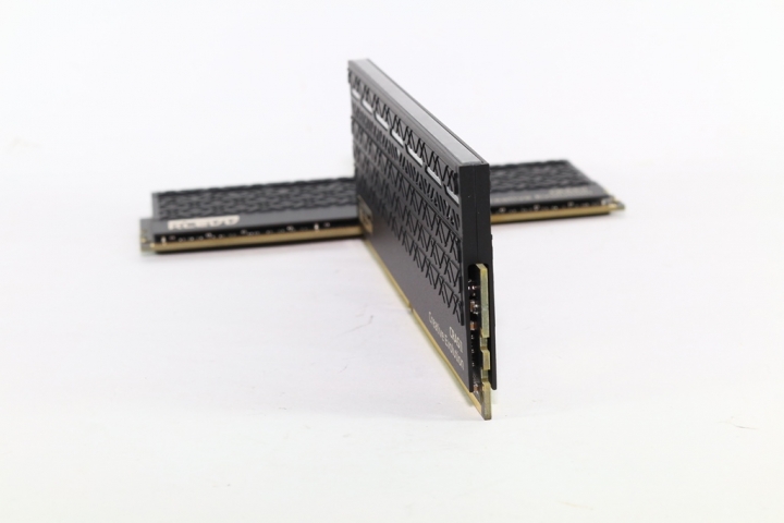 科賦KLEVV CRAS II RGB DDR4電競記憶體-酷炫RGB發光與超強悍效能兼得