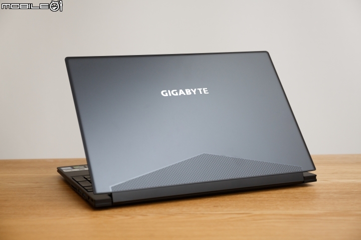搭載 Intel 8 代六核心處理器 GIGABYTE AERO 15X 搶先實測