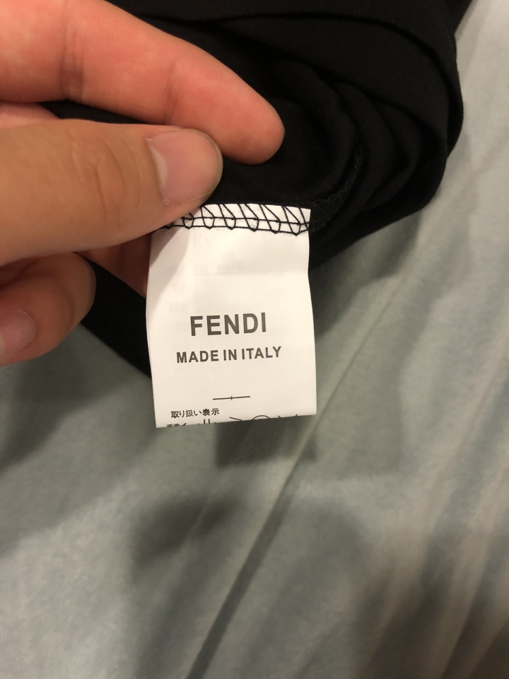 芬迪衣服想請各位幫忙分辨真假