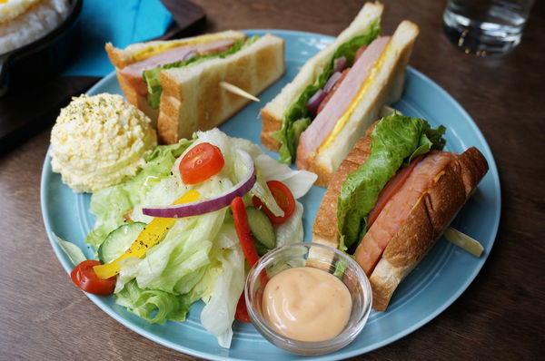 【台中早午餐】木門咖啡Wooden Door。私房料理新上市，超級美味的唷！