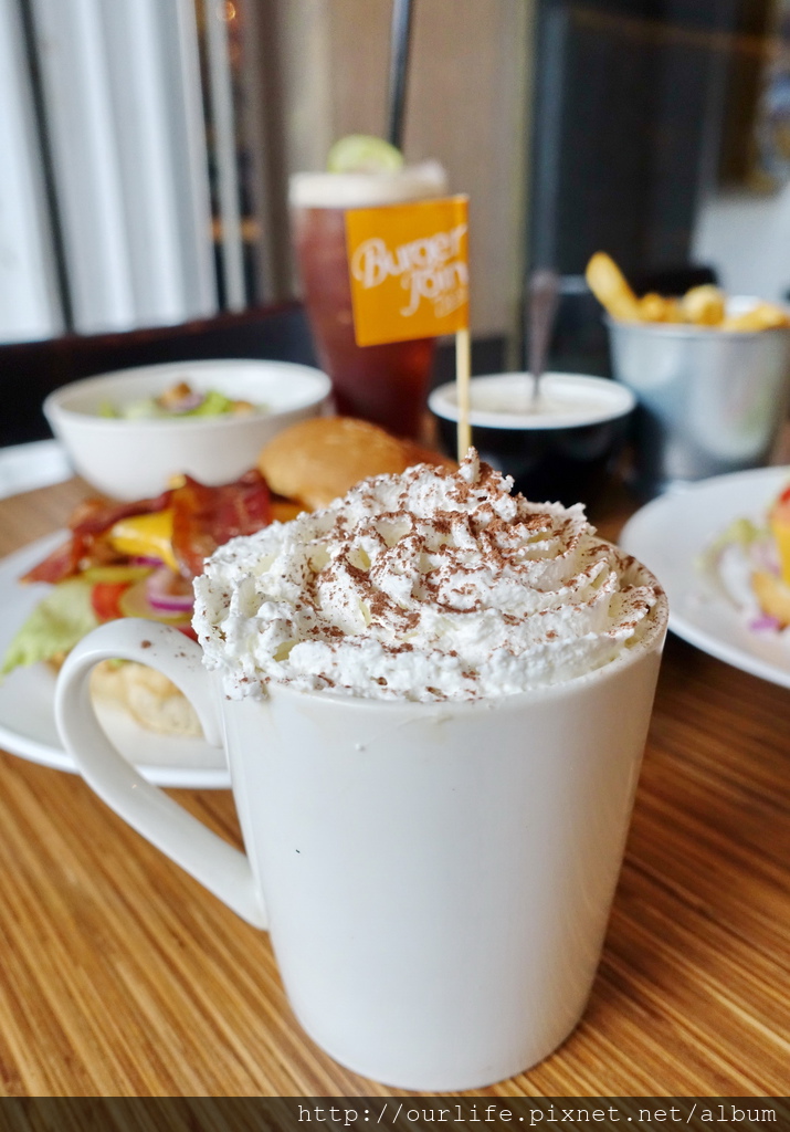 SOGO商圈．180元吃很爽的漢堡商午@Burger Joint 7分SO華美店