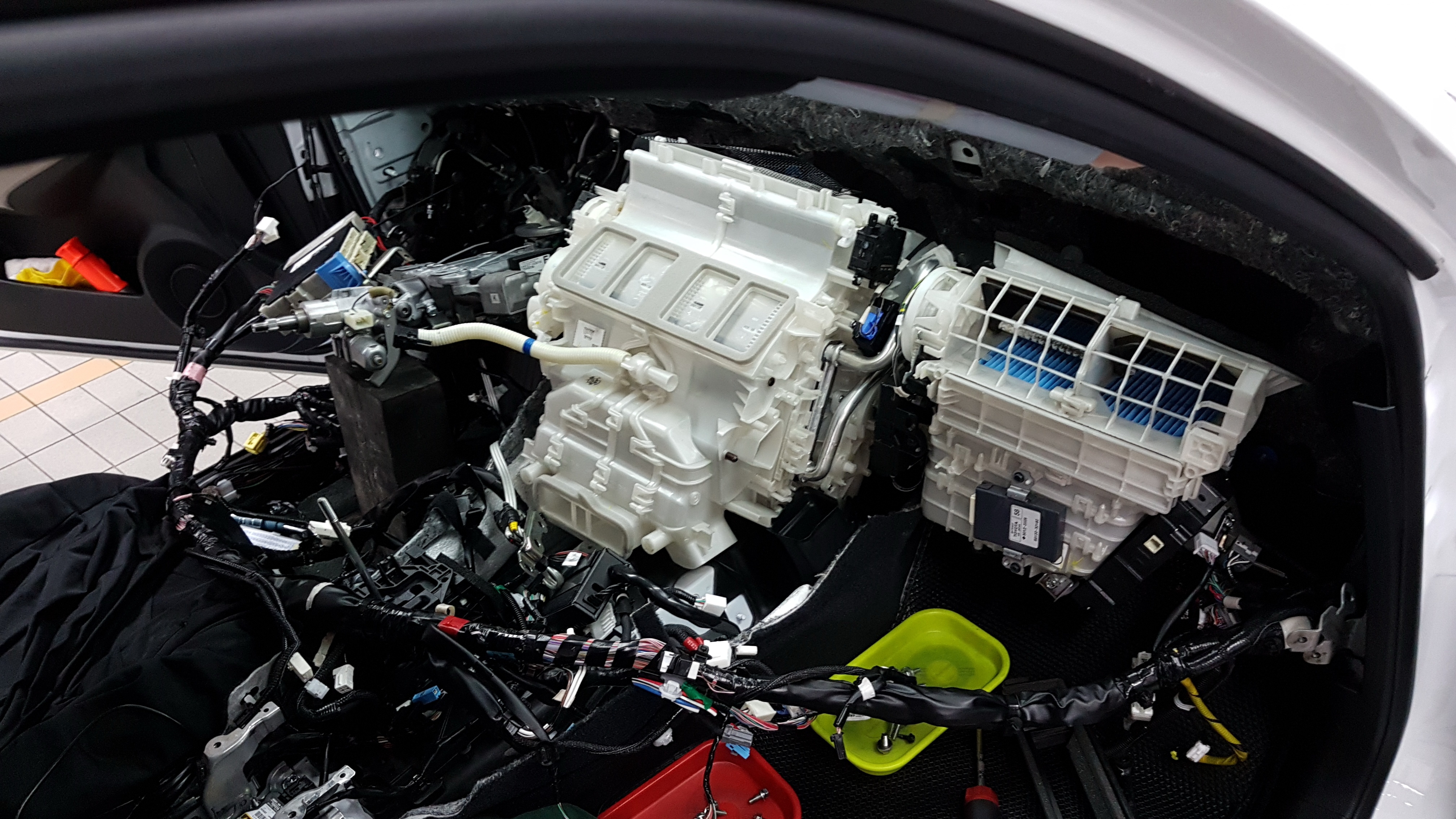Lexus IS300H F Sport 車齡三年半,里程數70000km, 日常保養維修及其使用心得 (高畫質圖多,請耐心等候網頁開啟)