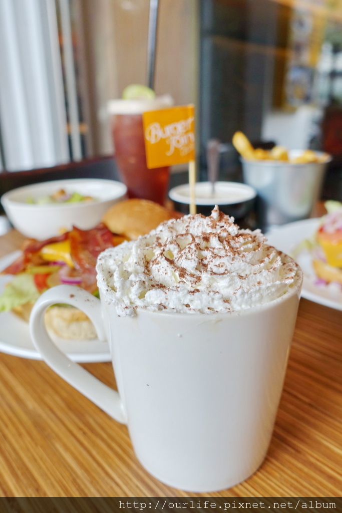 SOGO商圈．180元吃很爽的漢堡商午@Burger Joint 7分SO華美店