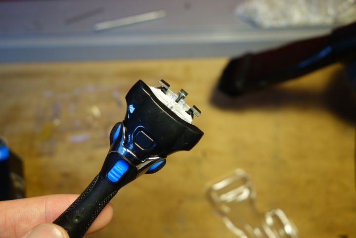 【開箱】Schick颯爽登場！舒適水次元5辨型刮鬍刀