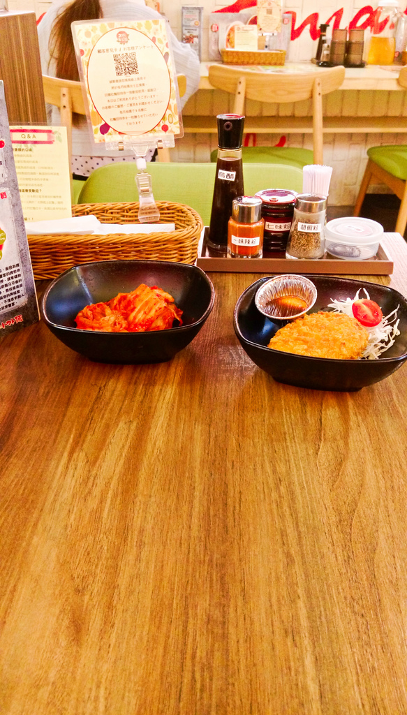 [台北市-捷運台北車站]太陽蕃茄拉麵(站前本店)-從不愛吃蕃茄料理到一口氣兩個禮拜四訪，您一定要來試試這間的魔法！