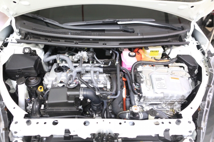 2018 年TOYOTA Prius C 微開箱及保養及油耗分享(10/21更新）