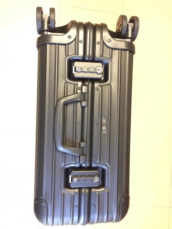 Supreme®/RIMOWA Topas Multiwheel suitcases