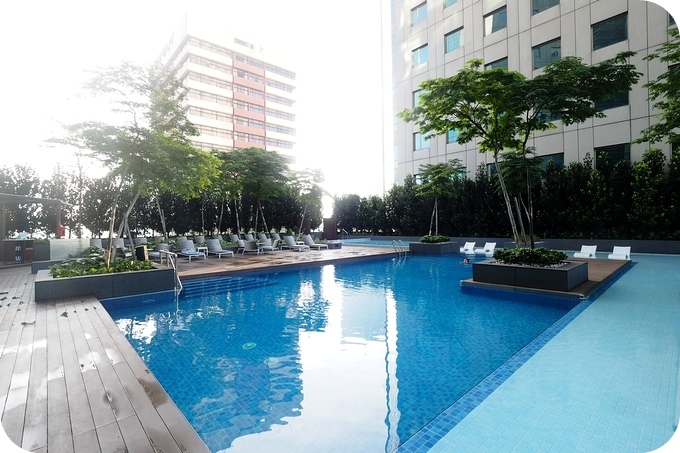 【馬來西亞自助行】想住超值的 Hilton 飯店嗎?? 馬來西亞新山 Double Tree 逸林酒店，往來新山與新加坡超方便。