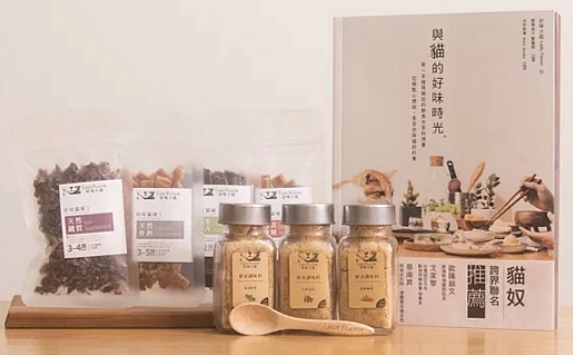 讓貓喝水的七種方式+更新肉泥騙水心得