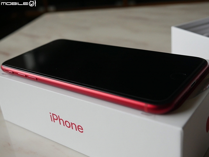開箱！紅色iPhone 8+剛收到～