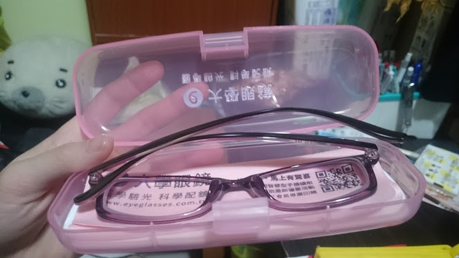 第一次配眼鏡 不知道這樣是不是歪歪的