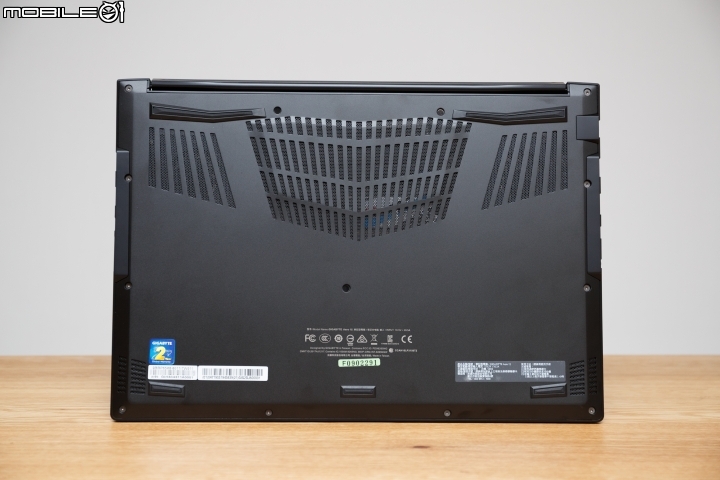 搭載 Intel 8 代六核心處理器 GIGABYTE AERO 15X 搶先實測