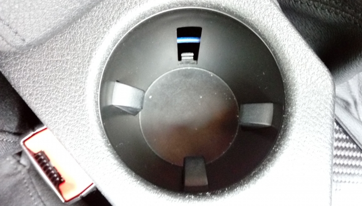 [詢問] BMW X1 置杯架