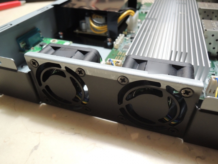 QNAP QSW-1208-8C 10GbE Switch 開箱分享