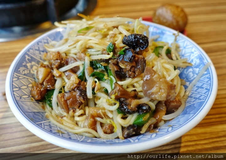 台中南屯．軟嫩Q彈膠質滿滿的豬腳飯滷肉飯@楊大船滷肉飯