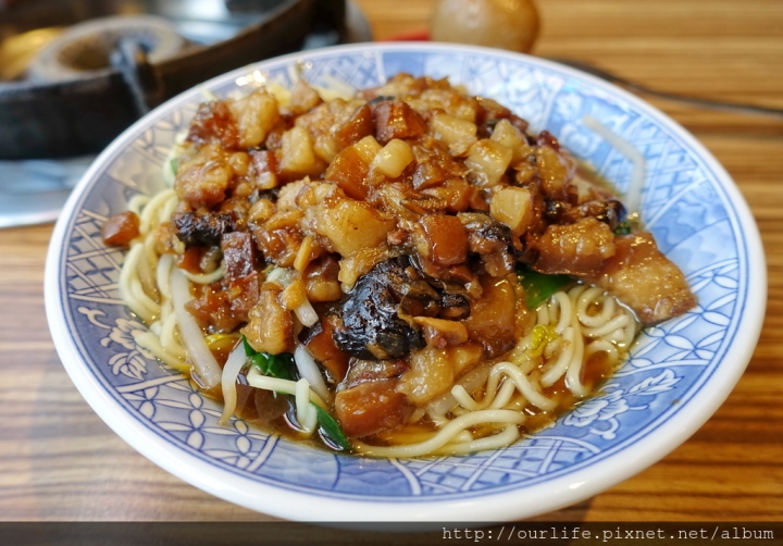 台中南屯．軟嫩Q彈膠質滿滿的豬腳飯滷肉飯@楊大船滷肉飯