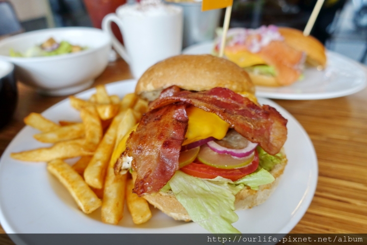 SOGO商圈．180元吃很爽的漢堡商午@Burger Joint 7分SO華美店