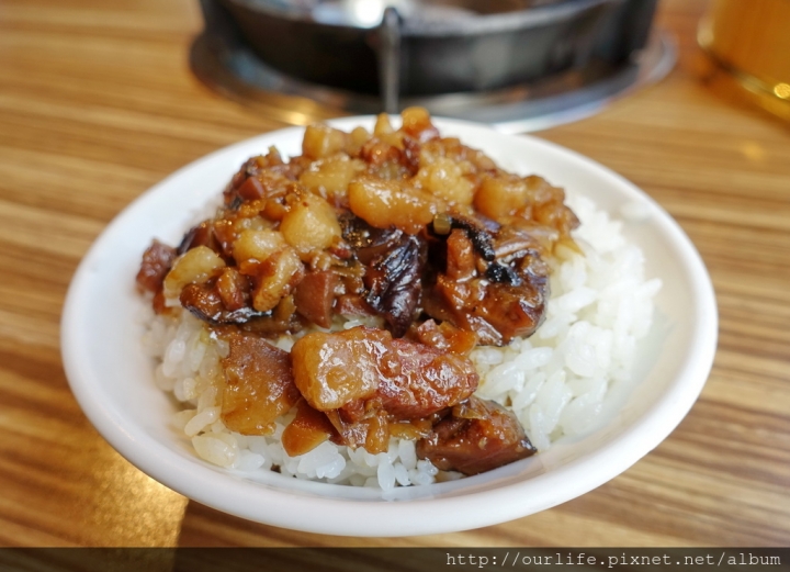 台中南屯．軟嫩Q彈膠質滿滿的豬腳飯滷肉飯@楊大船滷肉飯