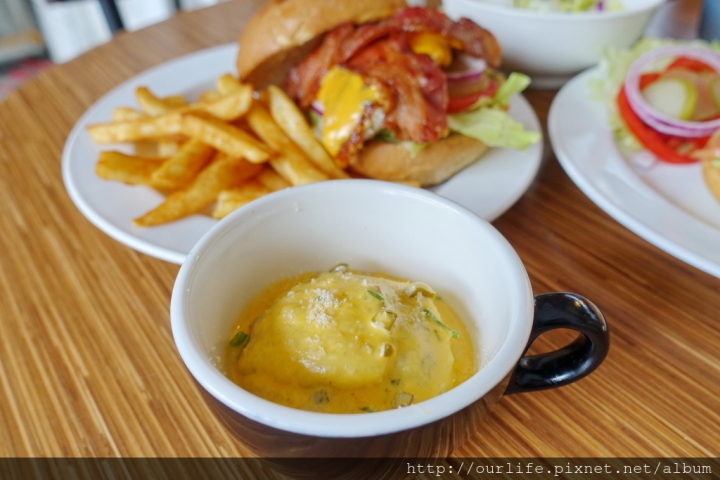 SOGO商圈．180元吃很爽的漢堡商午@Burger Joint 7分SO華美店